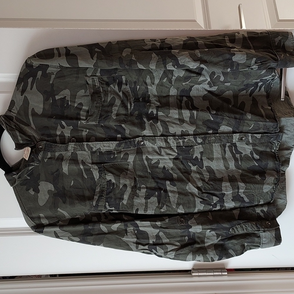 Faded Glory large (12-14) long sleeve camouflage button down shirt